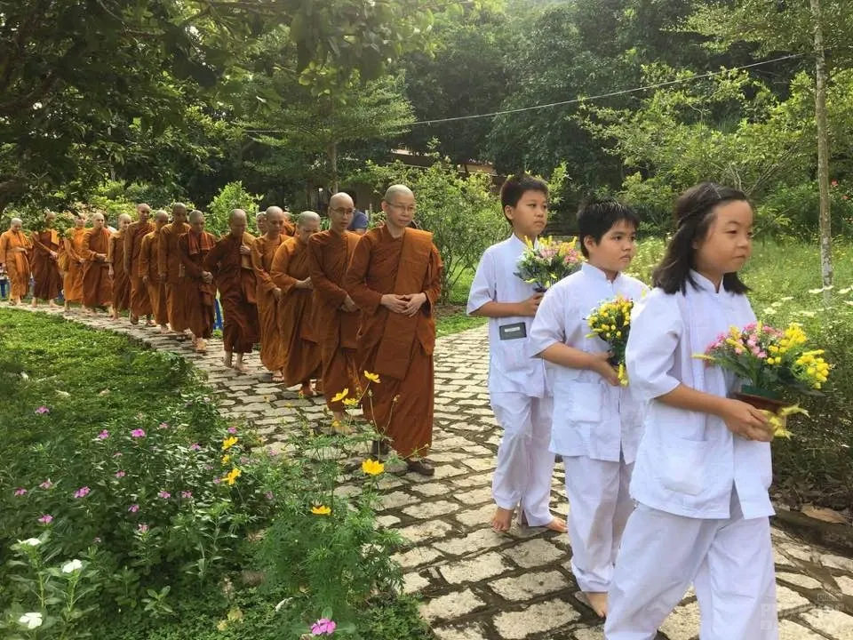 Nét đẹp của 14 nữ tu xuống tóc theo Phật 10 Nét đẹp của 14 nữ tu xuống tóc theo Phật image-1731940325359