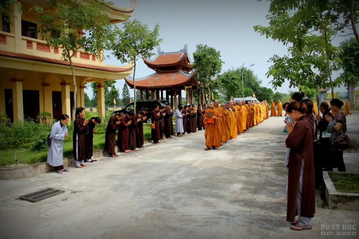 Nét đẹp quý sư thầy miền Bắc Nét đẹp của các nhà sư xứ Hà thành image-1731920169871