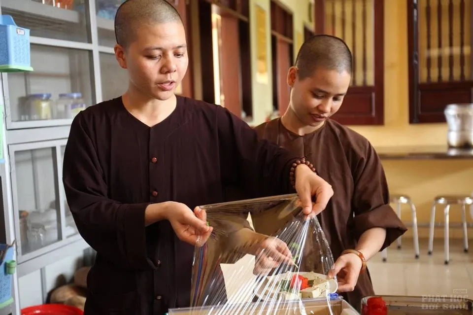 Nét đẹp giờ chấp tác của Tăng Ni sinh Trường TCPH Hà Nội image-1731921031652