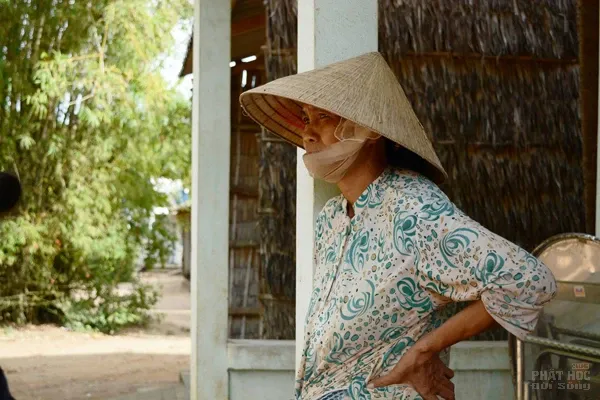 Ngày cuối năm thăm căn nhà 7 người con mồ côi mẹ ở Trà Vinh Ngày cuối năm thăm căn nhà 7 người con mồ côi mẹ ở Trà Vinh image-1731931327375