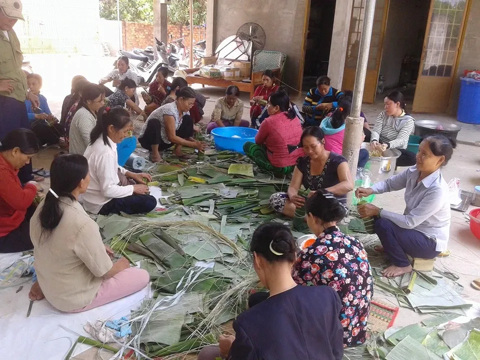 Ngày hội đi chùa Phước Trí gói bánh tét 2 Ngày hội đi chùa Phước Trí gói bánh tét image-1731726614495