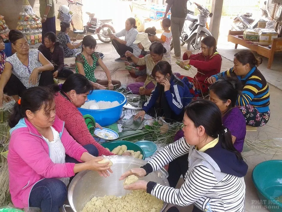 Ngày hội đi chùa Phước Trí gói bánh tét 11 Ngày hội đi chùa Phước Trí gói bánh tét image-1731726624094