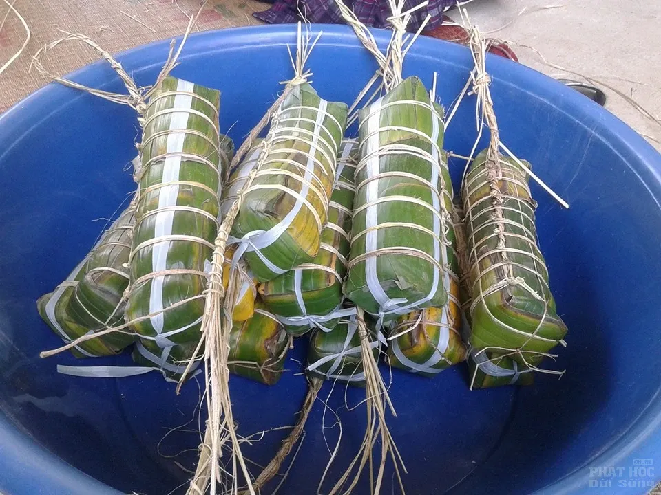 Ngày hội đi chùa Phước Trí gói bánh tét 13 Ngày hội đi chùa Phước Trí gói bánh tét image-1731726626258