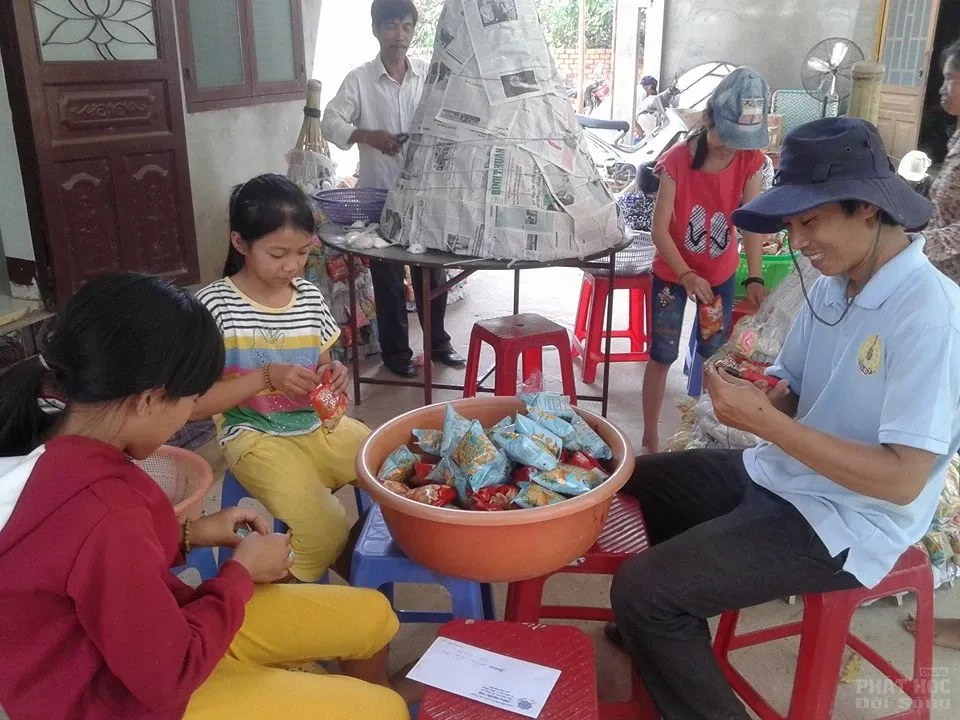 Ngày hội đi chùa Phước Trí gói bánh tét 14 Ngày hội đi chùa Phước Trí gói bánh tét image-1731726627163