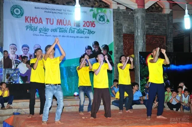 Ngày thứ 4: khóa tu mùa hè 2016 'Phật giáo với tuổi trẻ dân tộc' 17 Ngày thứ 4: khóa tu mùa hè 2016 'Phật giáo với tuổi trẻ dân tộc' image-1731747632513