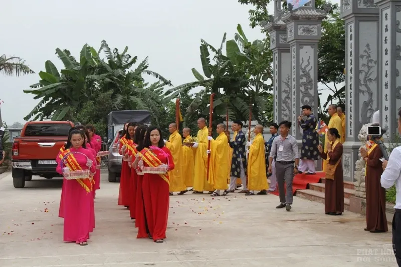 Nghệ An: Lễ bổ nhiệm ĐĐ. Thích Quảng Hội trụ trì chùa Long Hoa 3 Nghệ An: Lễ bổ nhiệm ĐĐ. Thích Quảng Hội trụ trì chùa Long Hoa image-1731942173305