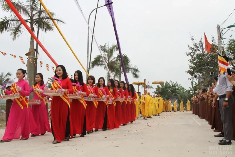 Nghệ An: Lễ bổ nhiệm ĐĐ. Thích Quảng Hội trụ trì chùa Long Hoa 4 Nghệ An: Lễ bổ nhiệm ĐĐ. Thích Quảng Hội trụ trì chùa Long Hoa image-1731942174611