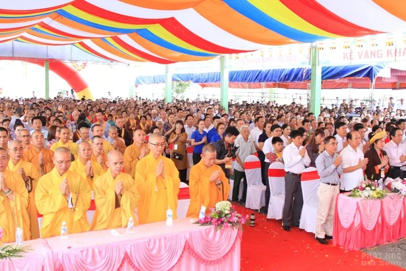 Nghệ An: Lễ bổ nhiệm ĐĐ. Thích Quảng Hội trụ trì chùa Long Hoa 13 Nghệ An: Lễ bổ nhiệm ĐĐ. Thích Quảng Hội trụ trì chùa Long Hoa image-1731942183699