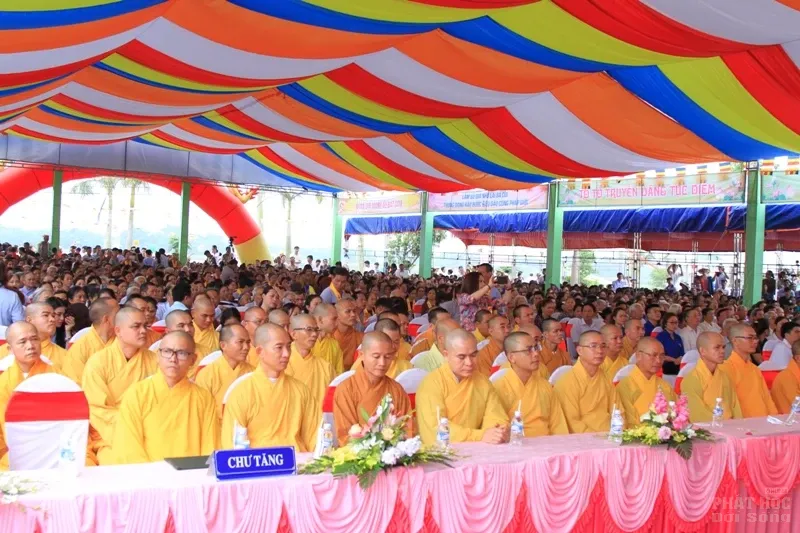 Nghệ An: Lễ bổ nhiệm ĐĐ. Thích Quảng Hội trụ trì chùa Long Hoa image-1731942185529