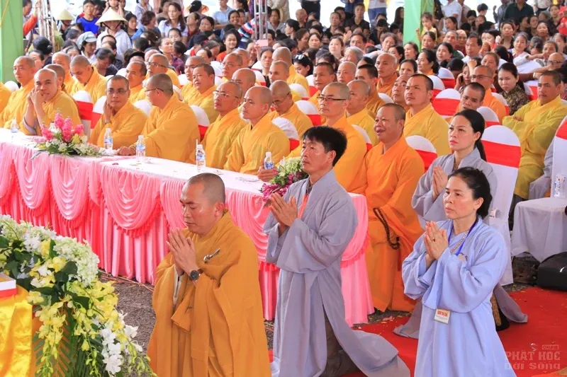 Nghệ An: Lễ bổ nhiệm ĐĐ. Thích Quảng Hội trụ trì chùa Long Hoa 56 Nghệ An: Lễ bổ nhiệm ĐĐ. Thích Quảng Hội trụ trì chùa Long Hoa image-1731942222841