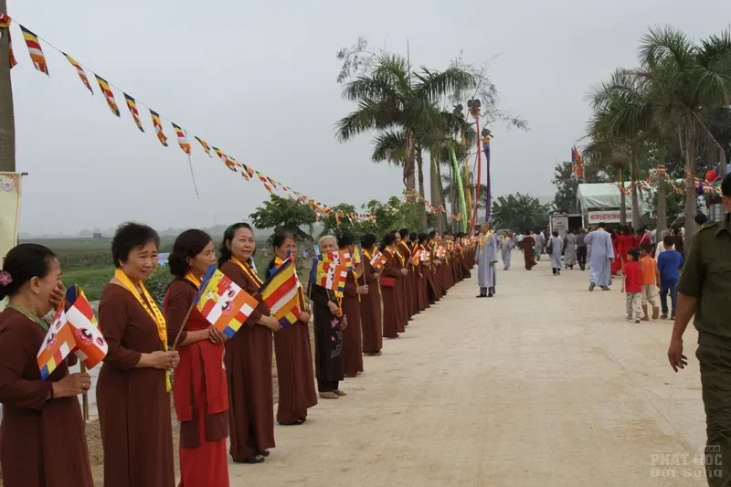 Nghệ An: Lễ bổ nhiệm ĐĐ. Thích Quảng Hội trụ trì chùa Long Hoa 71 Nghệ An: Lễ bổ nhiệm ĐĐ. Thích Quảng Hội trụ trì chùa Long Hoa image-1731942235570