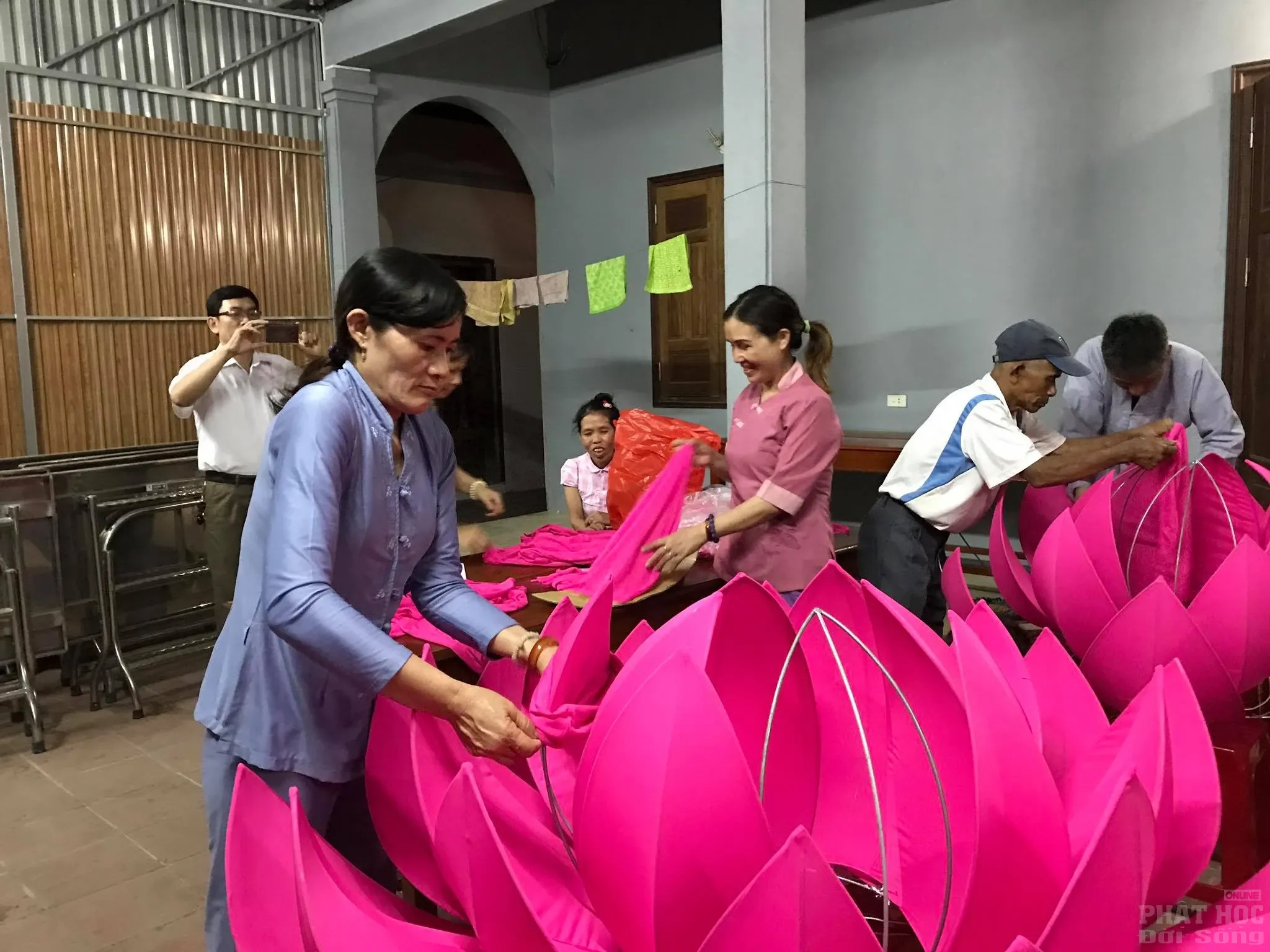 Nghệ An: Lễ đài Phật đản huyện Quỳnh Lưu tổ chức tại Chùa Lam Sơn image-1731934859571