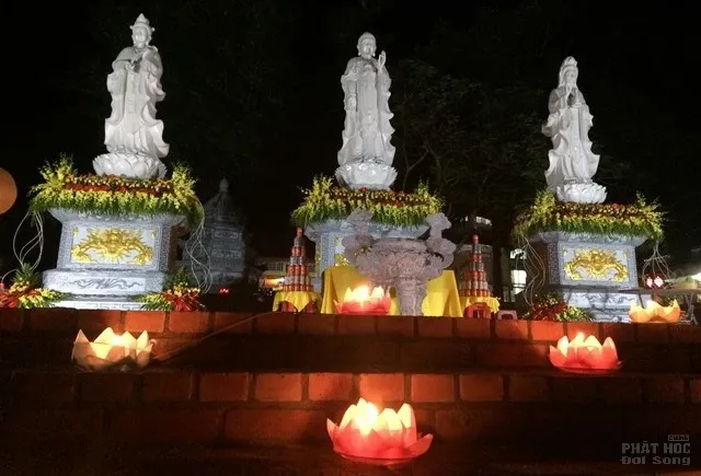Nghệ An: Người dân đội mưa dự lễ lạc thành tôn tượng Tam Thánh chùa Long Hoa Nghệ An: Người dân đội mưa dự lễ lạc thành tôn tượng Tam Thánh chùa Long Hoa image-1731933536114
