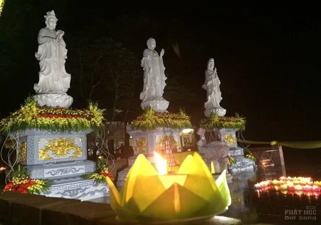 Nghệ An: Người dân đội mưa dự lễ lạc thành tôn tượng Tam Thánh chùa Long Hoa Nghệ An: Người dân đội mưa dự lễ lạc thành tôn tượng Tam Thánh chùa Long Hoa image-1731933537821