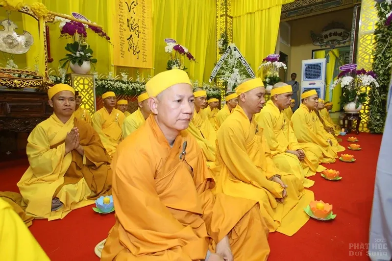 Nghe lời di huấn' của cố HT. Thích Quang Đạo tại đêm thắp nến tri ân image-1732292362512