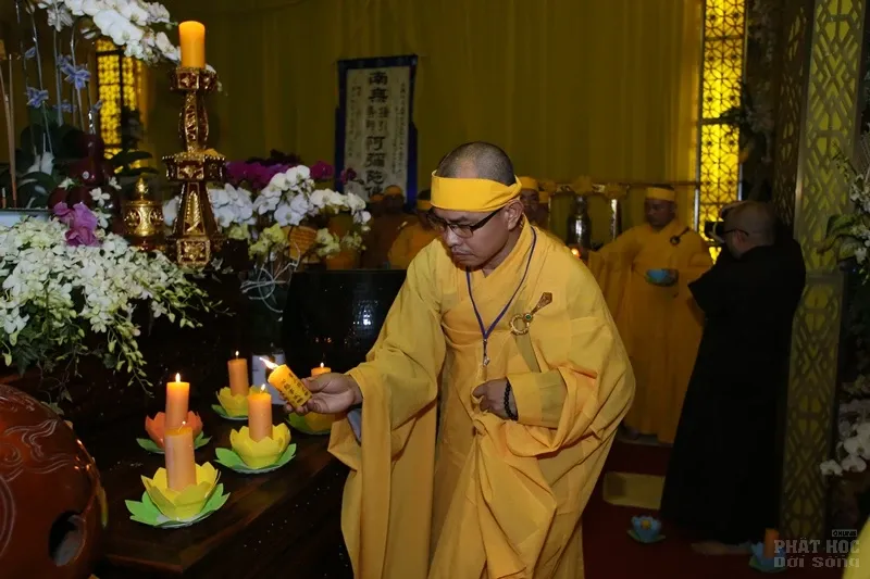 Nghe lời di huấn' của cố HT. Thích Quang Đạo tại đêm thắp nến tri ân image-1732292365867