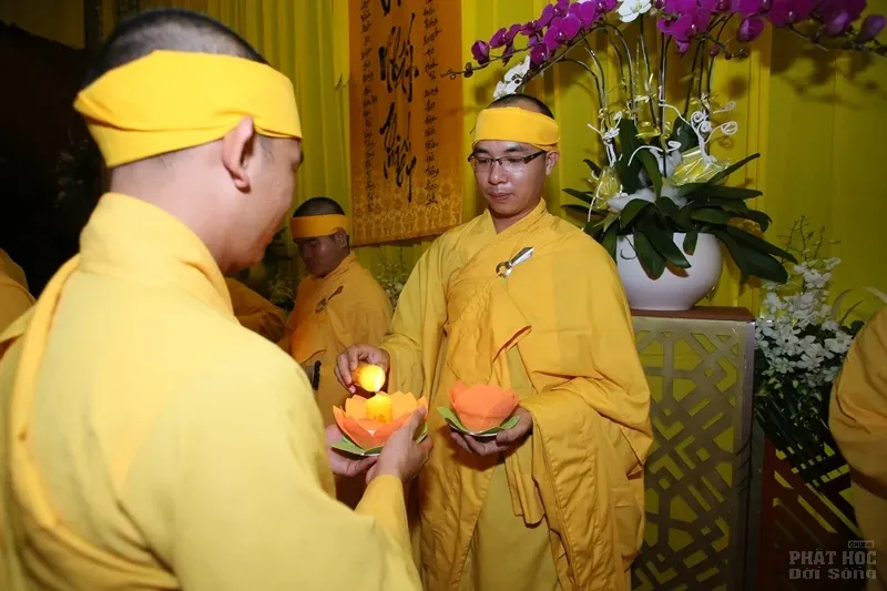 Nghe lời di huấn' của cố HT. Thích Quang Đạo tại đêm thắp nến tri ân image-1732292367954