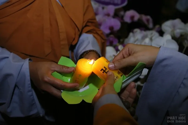 Nghe lời di huấn' của cố HT. Thích Quang Đạo tại đêm thắp nến tri ân image-1732292370017