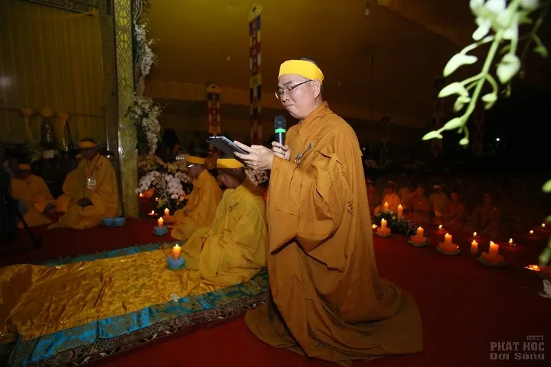 Nghe lời di huấn' của cố HT. Thích Quang Đạo tại đêm thắp nến tri ân image-1732292371050