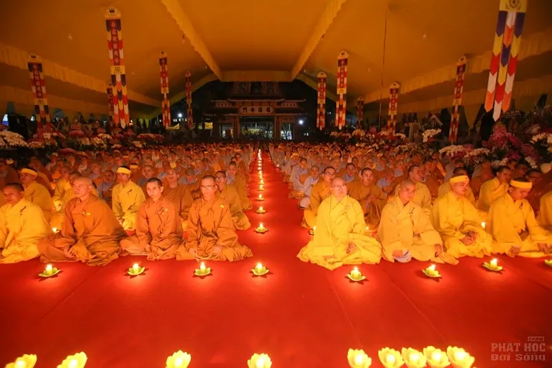 Nghe lời di huấn' của cố HT. Thích Quang Đạo tại đêm thắp nến tri ân image-1732292372067
