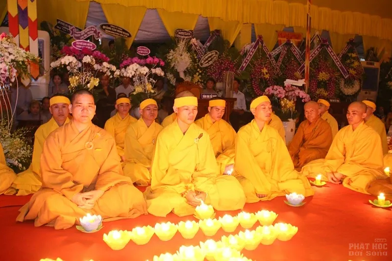 Nghe lời di huấn' của cố HT. Thích Quang Đạo tại đêm thắp nến tri ân image-1732292373184
