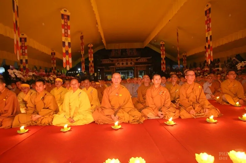 Nghe lời di huấn' của cố HT. Thích Quang Đạo tại đêm thắp nến tri ân image-1732292374281