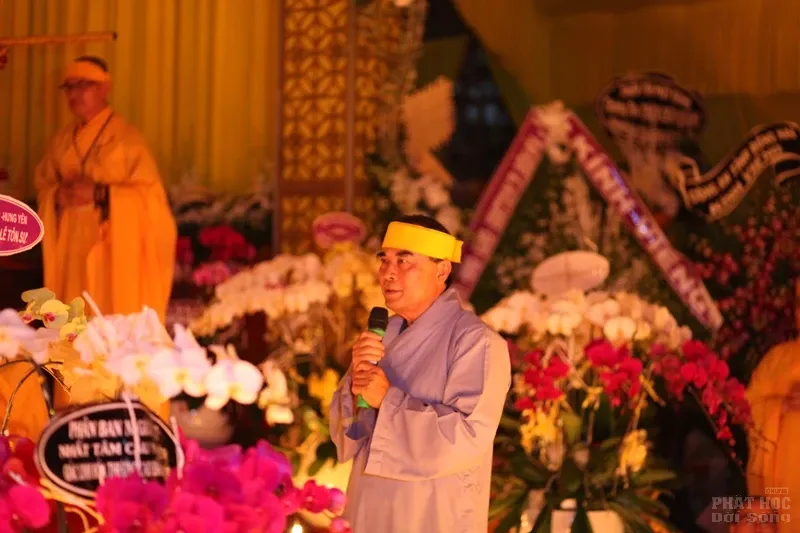 Nghe lời di huấn' của cố HT. Thích Quang Đạo tại đêm thắp nến tri ân image-1732292375323