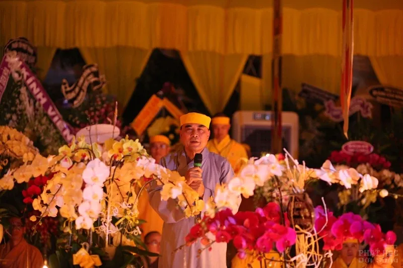 Nghe lời di huấn' của cố HT. Thích Quang Đạo tại đêm thắp nến tri ân image-1732292376556