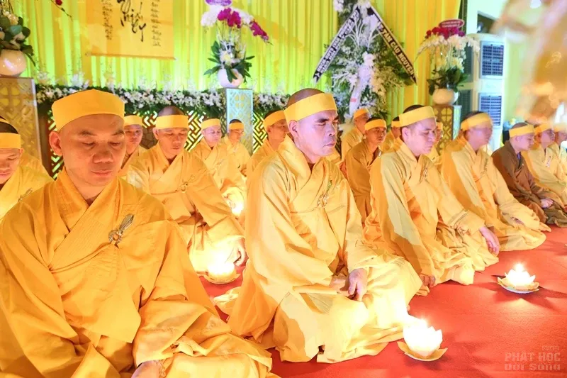 Nghe lời di huấn' của cố HT. Thích Quang Đạo tại đêm thắp nến tri ân image-1732292377693