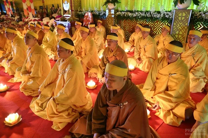 Nghe lời di huấn' của cố HT. Thích Quang Đạo tại đêm thắp nến tri ân image-1732292378825