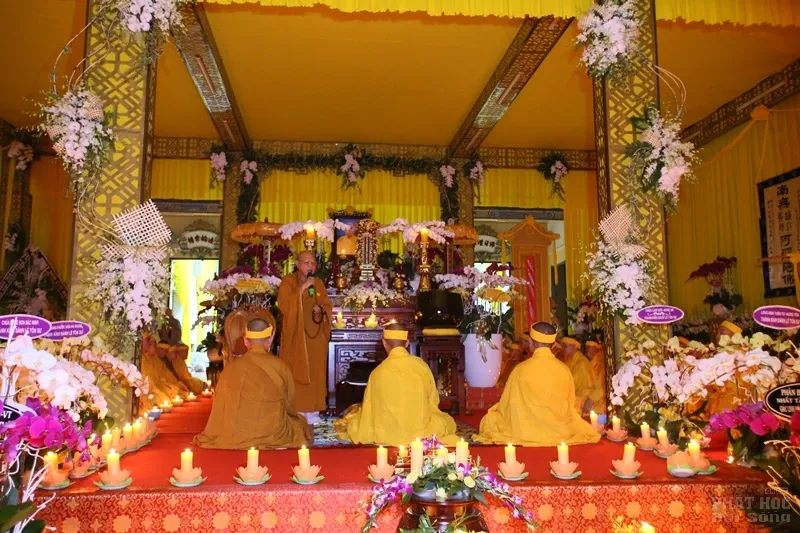Nghe lời di huấn' của cố HT. Thích Quang Đạo tại đêm thắp nến tri ân image-1732292379975