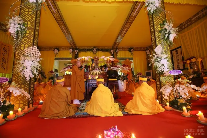 Nghe lời di huấn' của cố HT. Thích Quang Đạo tại đêm thắp nến tri ân image-1732292393180