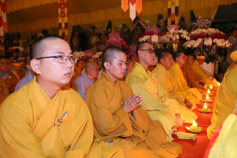 Nghe lời di huấn' của cố HT. Thích Quang Đạo tại đêm thắp nến tri ân image-1732292397659