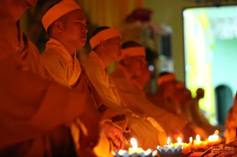 Nghe lời di huấn' của cố HT. Thích Quang Đạo tại đêm thắp nến tri ân image-1732292404472
