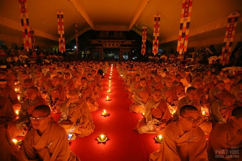 Nghe lời di huấn' của cố HT. Thích Quang Đạo tại đêm thắp nến tri ân image-1732292410725