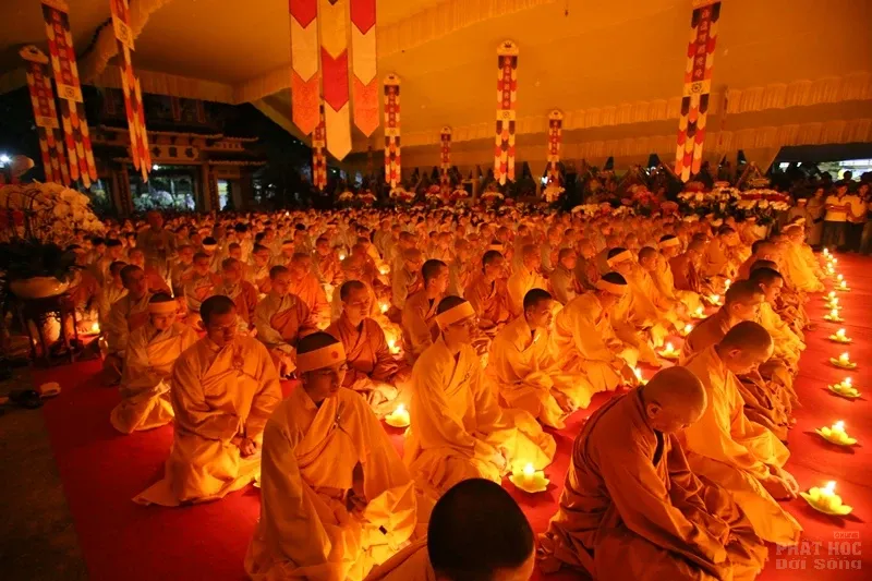 Nghe lời di huấn' của cố HT. Thích Quang Đạo tại đêm thắp nến tri ân image-1732292419884