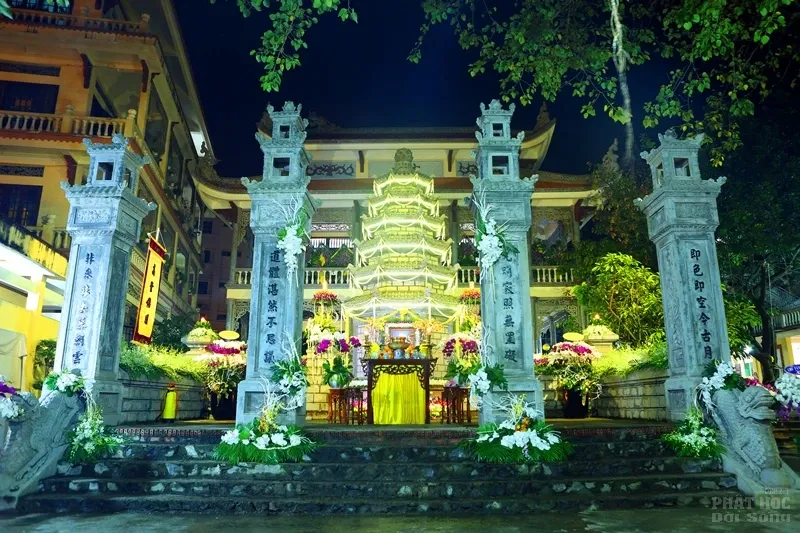 Nghe lời di huấn' của cố HT. Thích Quang Đạo tại đêm thắp nến tri ân image-1732292428248