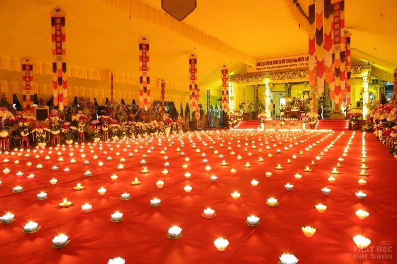 Nghe lời di huấn' của cố HT. Thích Quang Đạo tại đêm thắp nến tri ân image-1732292438337