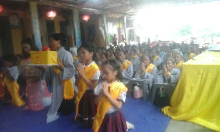 Dâng y vu lan Người dân xã Xích Thổ, Nho Quan , Ninh Bình dâng y ca sa và thiện nguyện trong mùa tự tứ tại chùa Phổ Hiền image-1731940152448