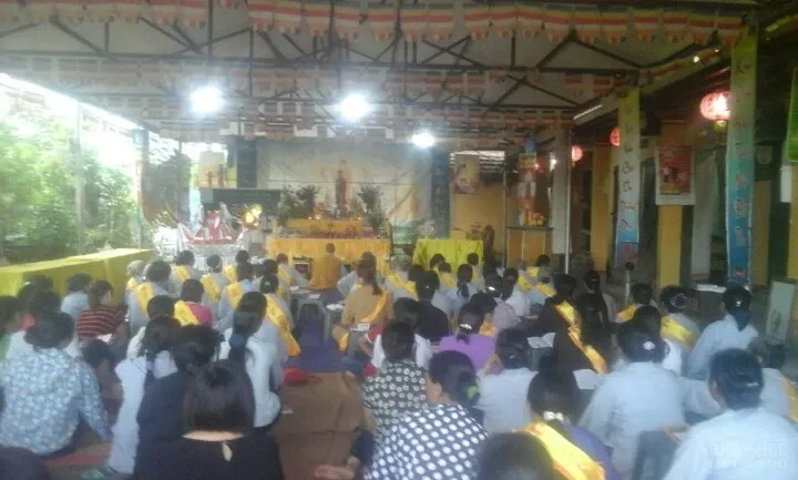 Dâng y vu lan Người dân xã Xích Thổ, Nho Quan , Ninh Bình dâng y ca sa và thiện nguyện trong mùa tự tứ tại chùa Phổ Hiền image-1731940160260