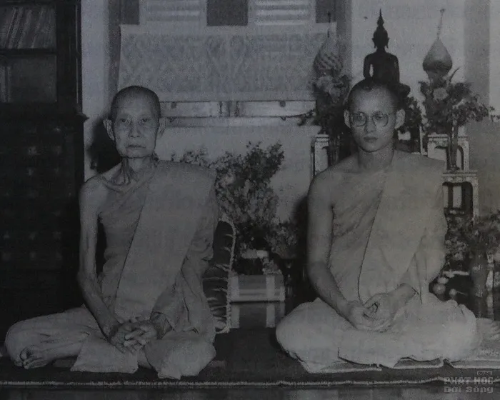 Người Thái Lan òa khóc khi nghe tin nhà vua qua đời image-1732287063624