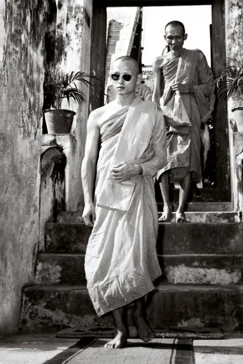 Người Thái Lan òa khóc khi nghe tin nhà vua qua đời image-1732287066159