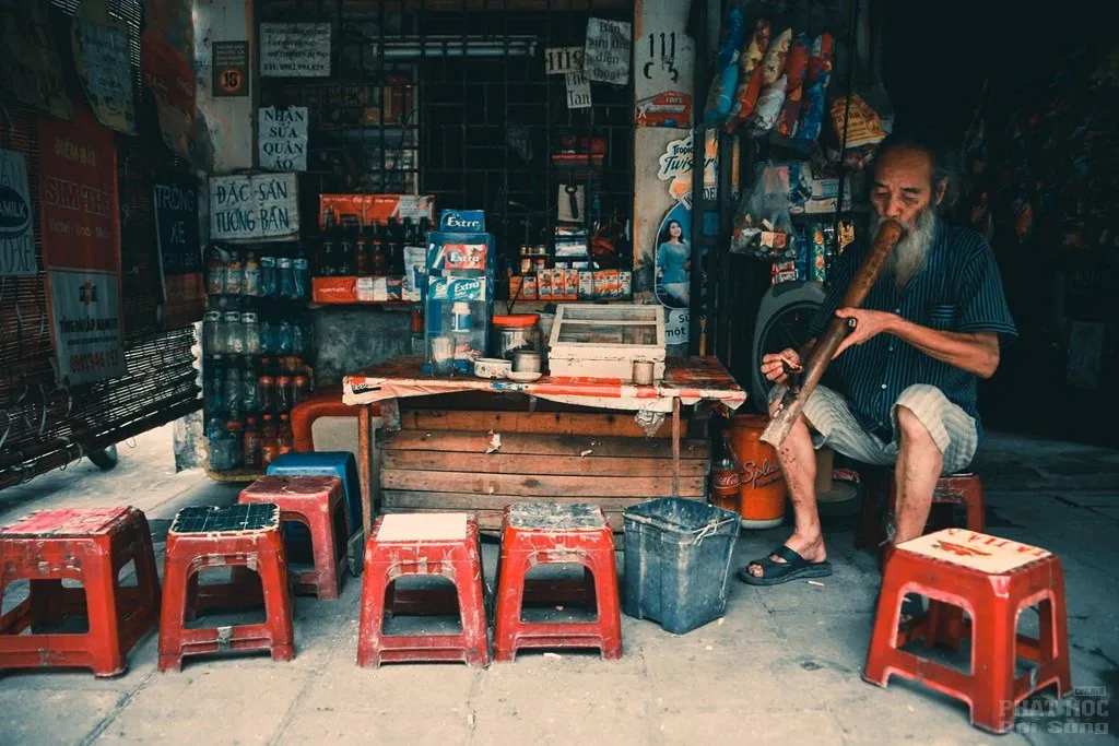 Người Việt không xấu xí: Cái vỉa hè và nỗi ngại ‘mang tiếng’ image-1731940068062