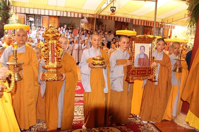 Nhập Bảo tháp Ni trưởng Thích Nữ Như Niệm nguyên phó BTS PG huyện Định Quán 17 Nhập Bảo tháp Ni trưởng Thích Nữ Như Niệm nguyên phó BTS PG huyện Định Quán image-1731942709081