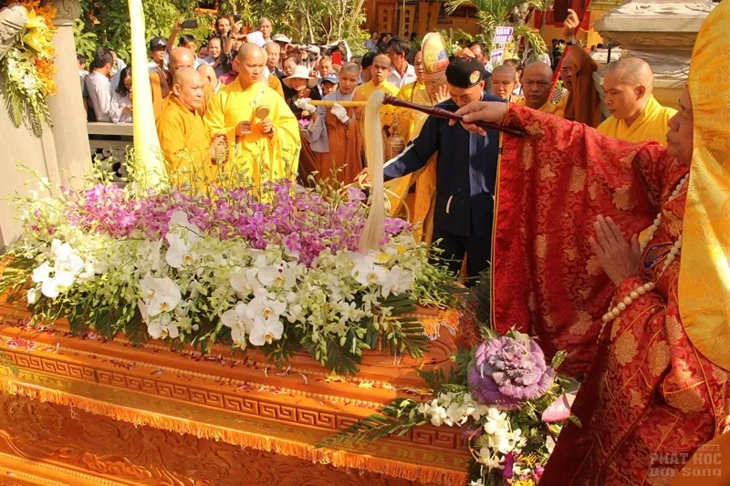 Nhập Bảo tháp Ni trưởng Thích Nữ Như Niệm nguyên phó BTS PG huyện Định Quán 23 Nhập Bảo tháp Ni trưởng Thích Nữ Như Niệm nguyên phó BTS PG huyện Định Quán image-1731942715255