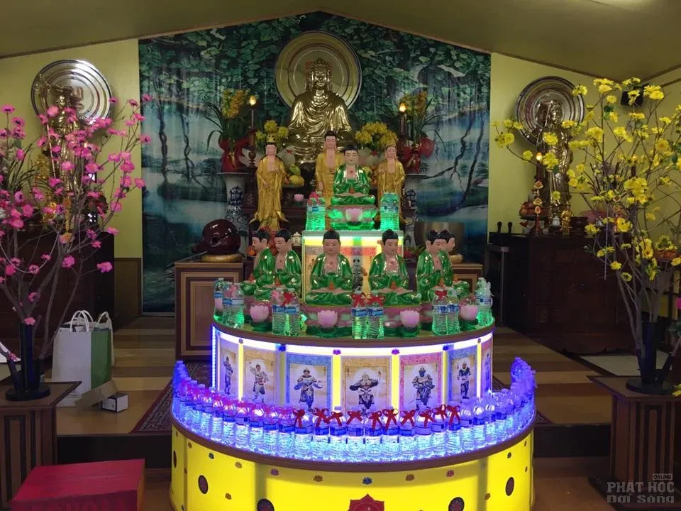 Nhật Bản: Không khí đón xuân 2017 tại Chùa Hòa Lạc Kobe image-1731932958093