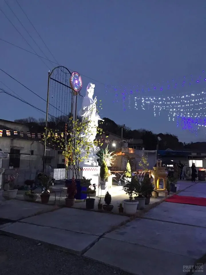 Nhật Bản: Không khí đón xuân 2017 tại Chùa Hòa Lạc Kobe image-1731932959083