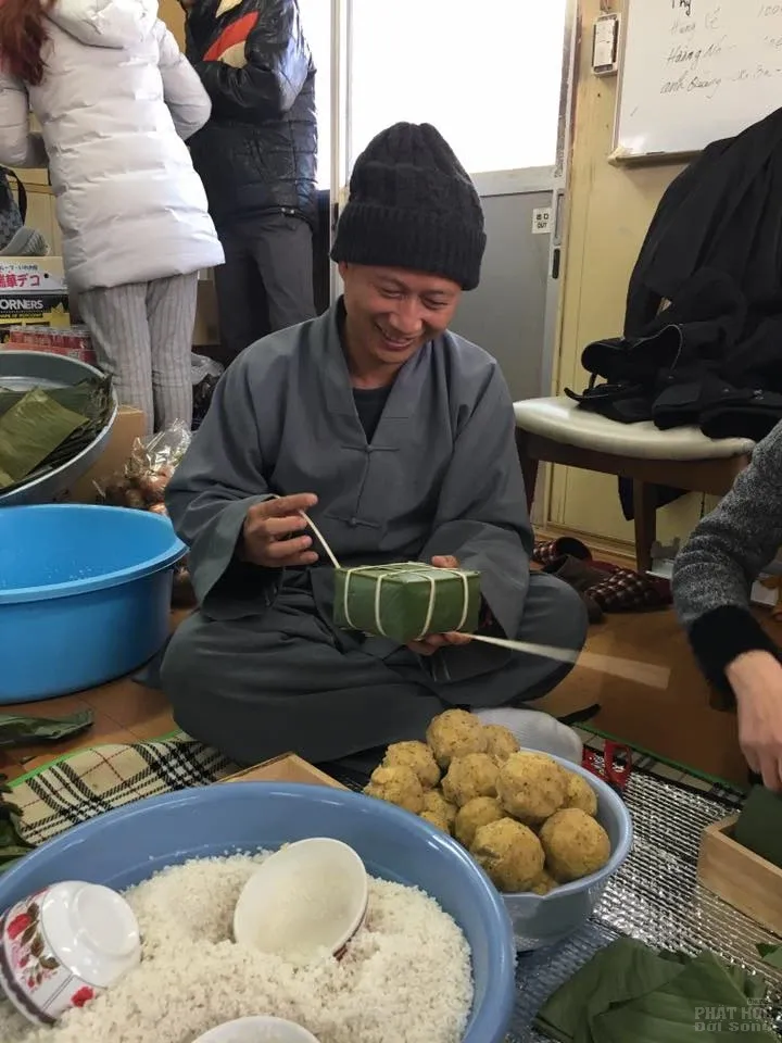 Nhật Bản: Không khí đón xuân 2017 tại Chùa Hòa Lạc Kobe image-1731932963556