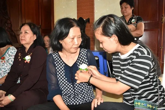 Nhóm thiện nguyện Từ Tâm dâng y ca sa và thiện nguyện trong mùa tự tứ 2 Nhóm thiện nguyện Từ Tâm dâng y ca sa và thiện nguyện trong mùa tự tứ image-1731940594751