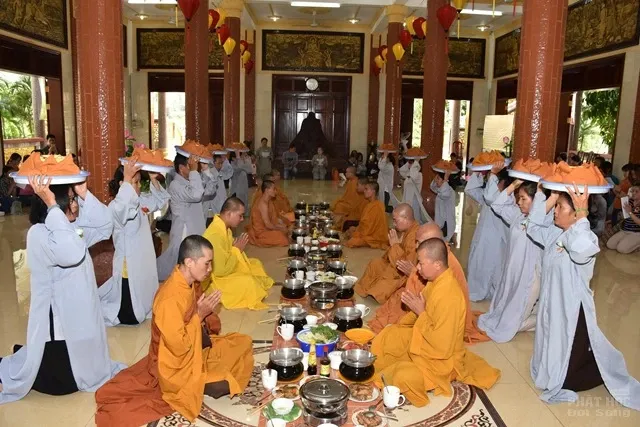 Nhóm thiện nguyện Từ Tâm dâng y ca sa và thiện nguyện trong mùa tự tứ 4 Nhóm thiện nguyện Từ Tâm dâng y ca sa và thiện nguyện trong mùa tự tứ image-1731940596182